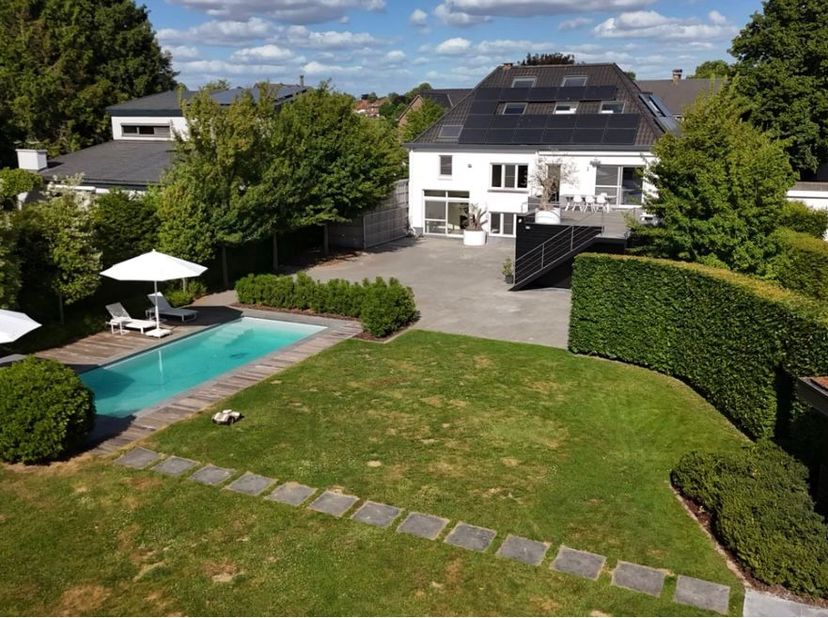 Hier komen aan de rand van Leuven luxe en charme perfect samen. Een unieke kans voor wie comfort en stijl in een topomgeving zoekt!&lt;br /&gt;
&lt;br /&gt;
Genie